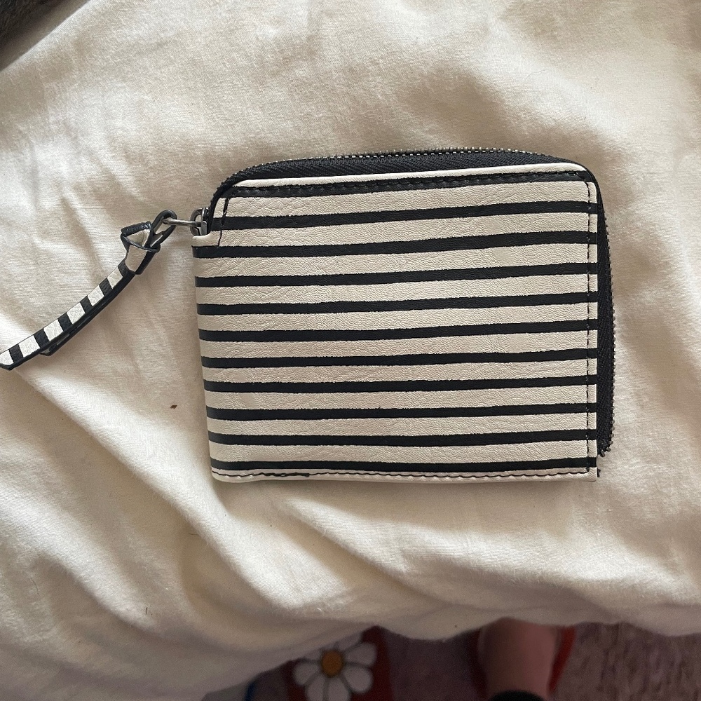 Black and White Striped Zipper Wallet